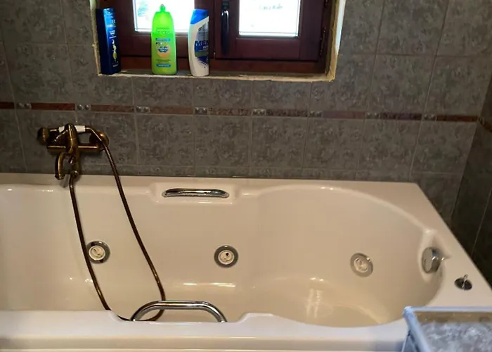 Mhome Agios Athanasios Paleósz Ájosz Athanásziosz